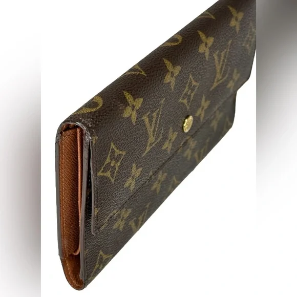 Louis Vuitton International Wallet - Picture 10 of 14